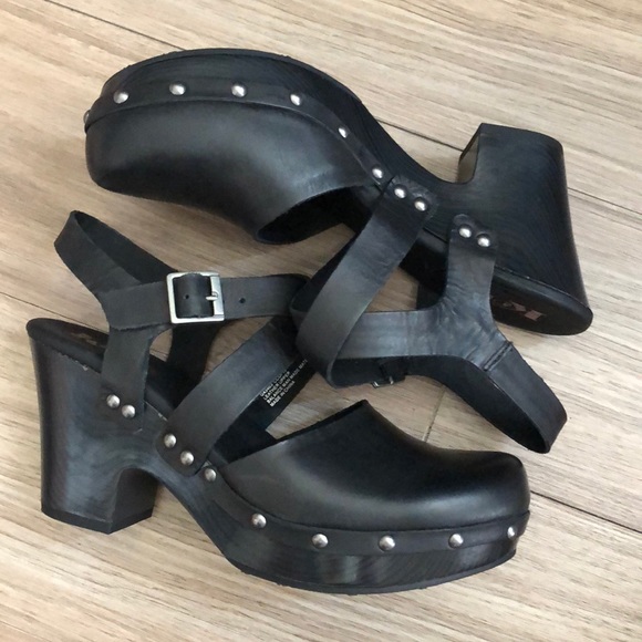 Kork-Ease Shoes - NIB Korks Abloom Clog Sandals